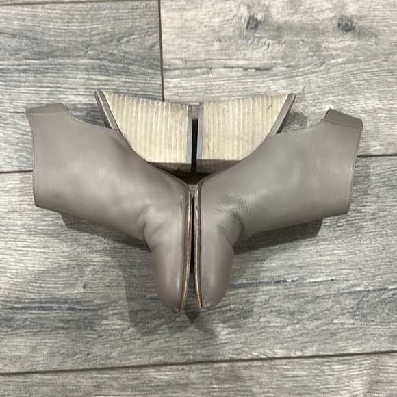 • Vince • Women’s Ingrid Block Heel Ankle Bootie Gray
Velcro Closure Wooden Heel - Picture 3 of 6